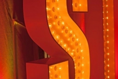 Leuchtbuchstaben / Bühnenbau (http://www.thesinderellas.info)